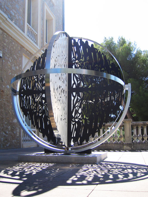 Sculpture World / Extérieur 1/ Découpe métal sur berceau inox / 280cm de diamètre/ Villa Tamaris Centre d’Art, la Seyne-sur-Mer, Var, France / 2010